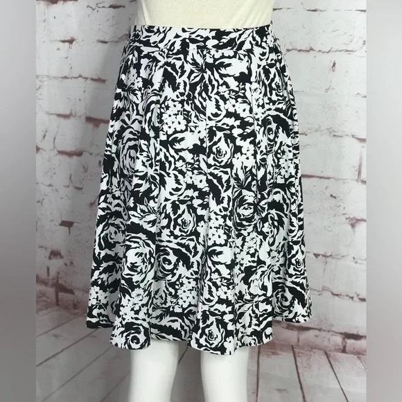 ADRIENNE VITTADINI XS Floral Black & White Box Pleat A-Line Swing Skater Skirt - Picture 9 of 13